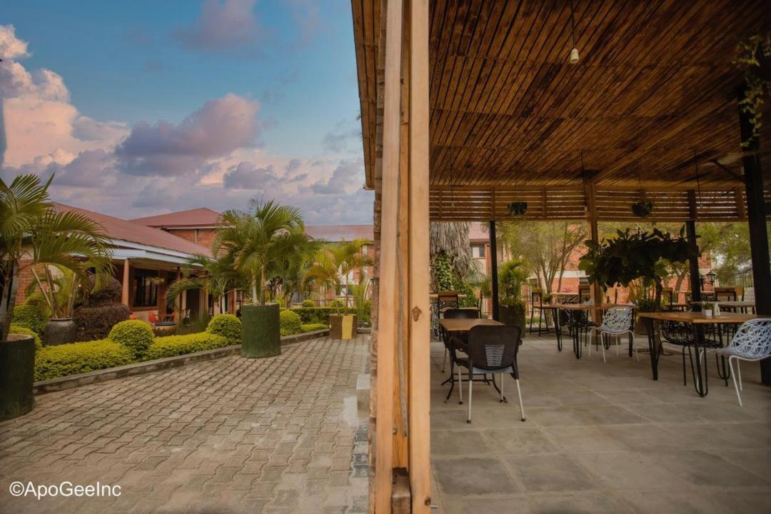 Acacia Hotel Mbarara Nyamitanga Exterior photo